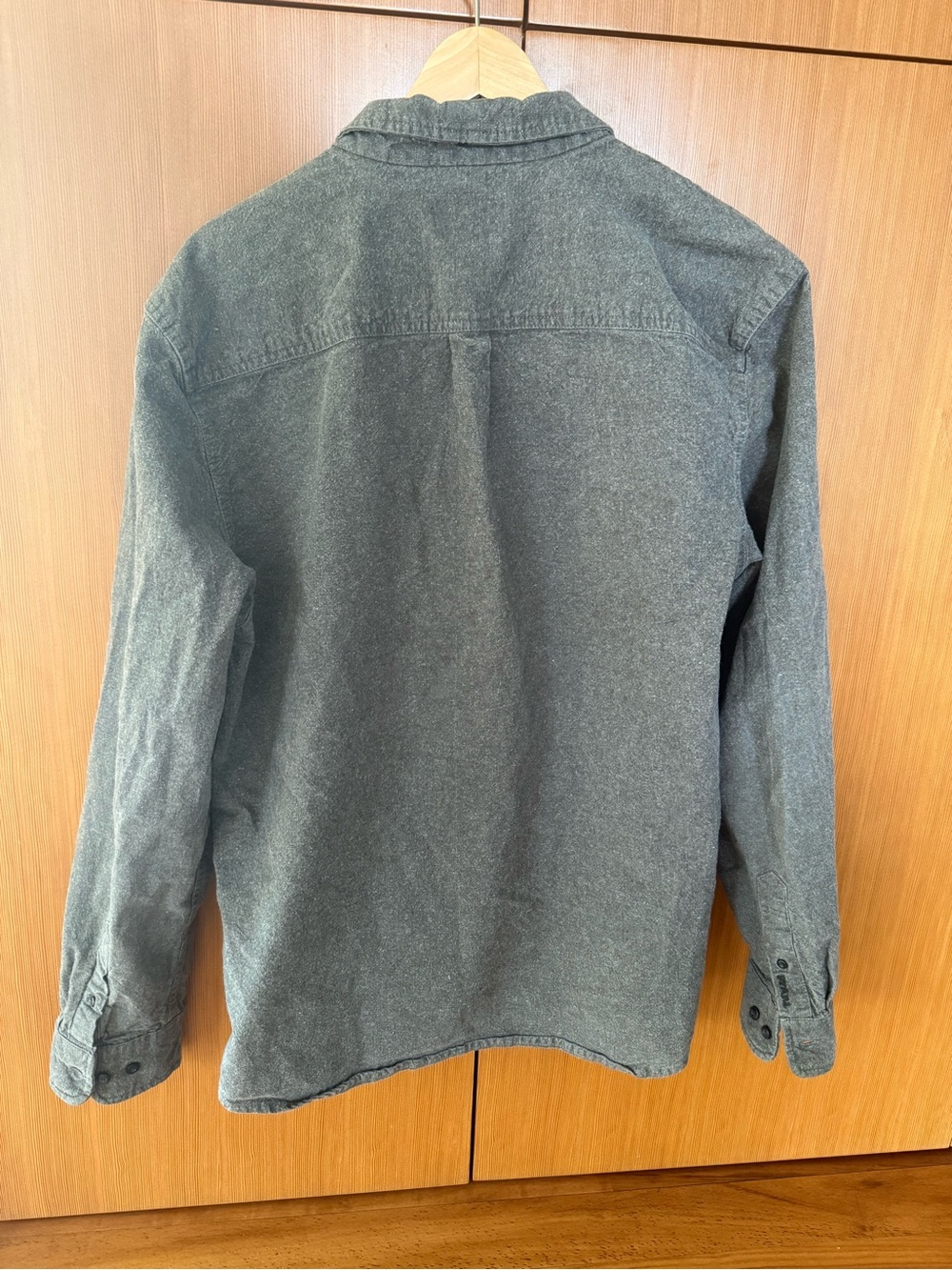 Prana Men's Charcoal Hemp blend Button-Down Long Sleeve Shirt - Picture 4 of 7